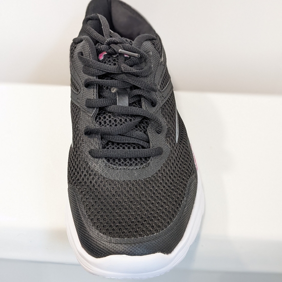 NWOT memory foam sneakers by Fila - Picture 3 of 16